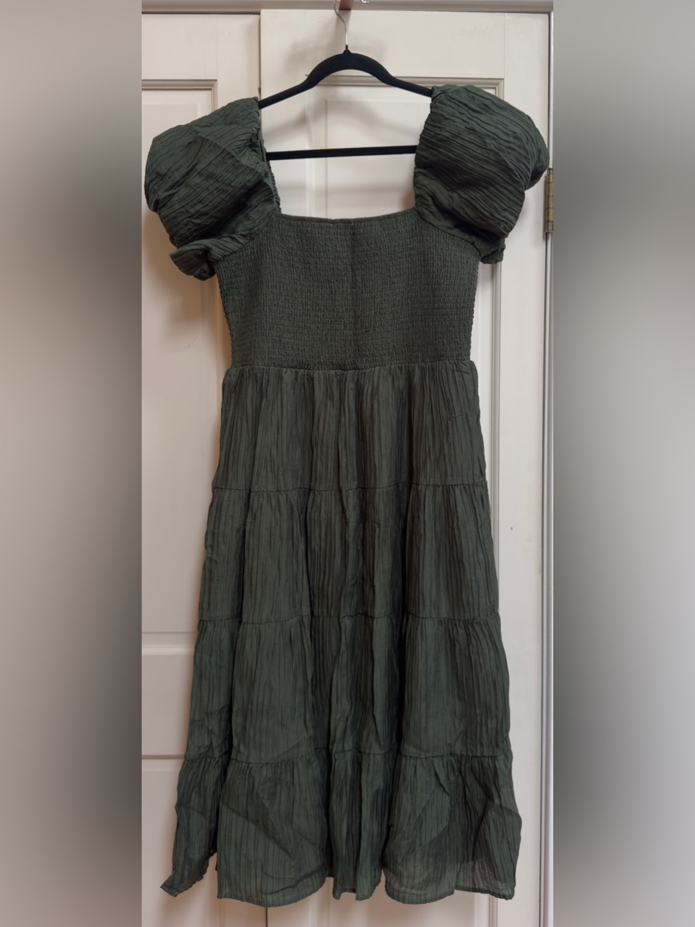 Francesca's Olive Green Smocked Puff Sleeve Midi Dress Size Large NWT